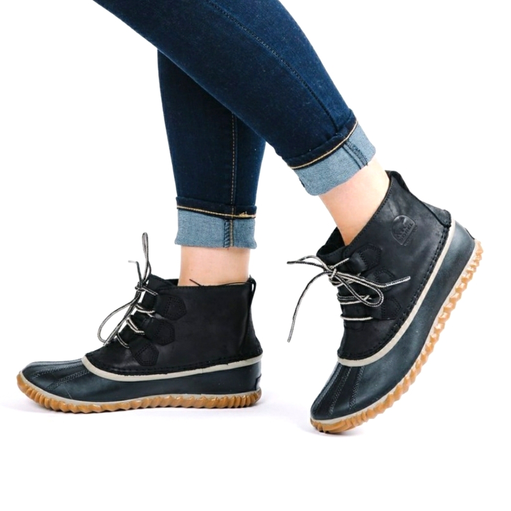 Sorel |  10.5 Out n About black leather duck boots